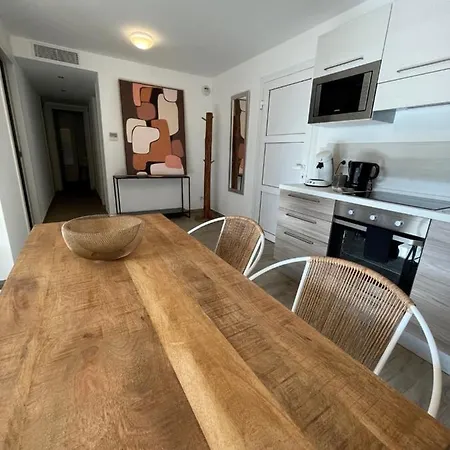 Des Iles * LʼÎle-Rousse