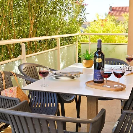 Des Iles Apartment LʼÎle-Rousse