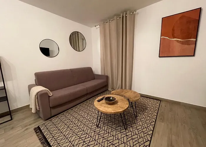 Des Iles LʼÎle-Rousse