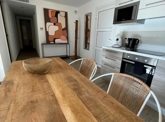 Des Iles * LʼÎle-Rousse