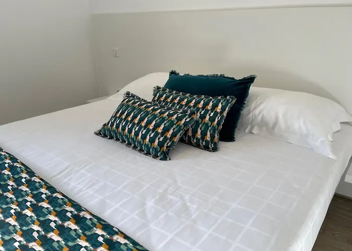 Des Iles * LʼÎle-Rousse