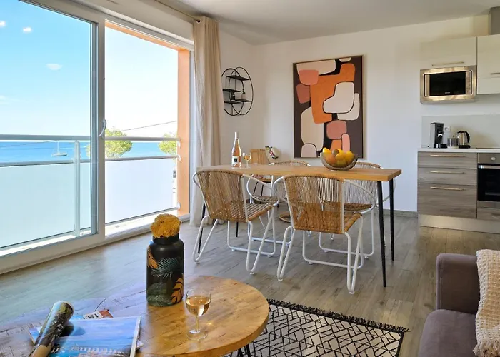 Des Iles * LʼÎle-Rousse